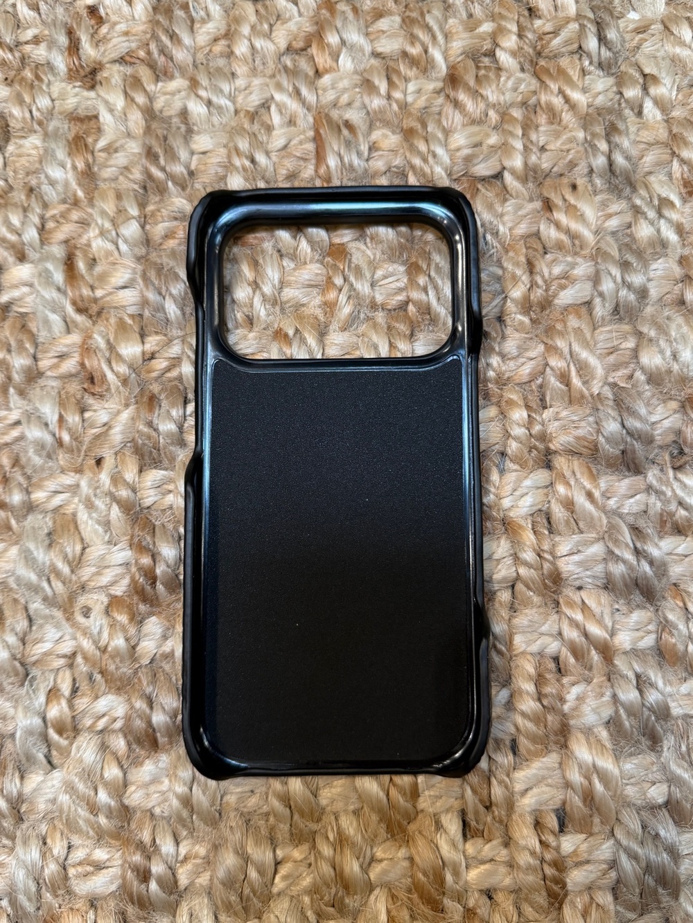 Black faux crocodile skin case -iPhone 17pro - Picture 2 of 5
